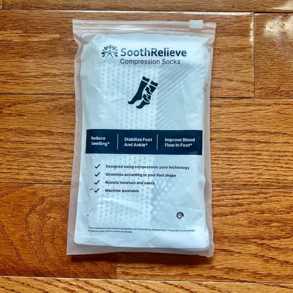 NWT Unisex Sooth Relieve Compression Socks-Opened Toes- Size Large